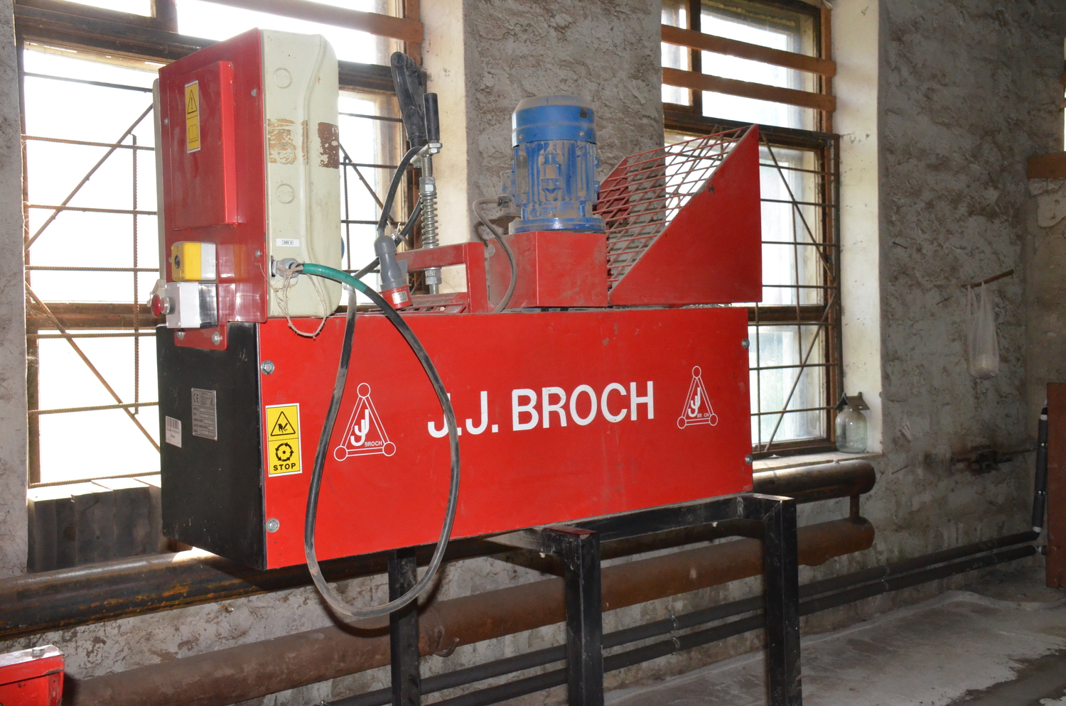 <span style="font-weight: bold;">Дробление чеснока на зубки на испанской линии BROCH</span>